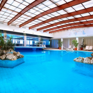 INDOOR SWIMMING POOL